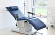 Transfusionsliegen Transfusionsliege von AGA mit blauer Komfortpolsterung