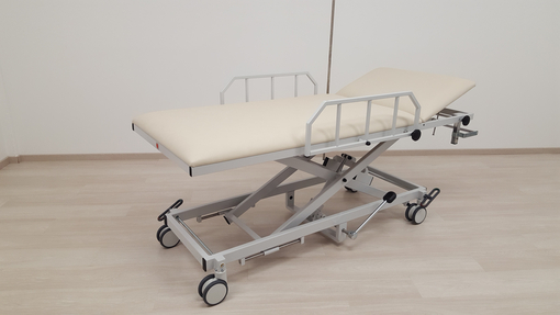 Patiententransportliege H-AWL 1080/Y 980 als Produktvariante mit Zubehör AGA Patiententransportliege H-AWL 1080/Y 980 als Produktvariante mit Zubehör